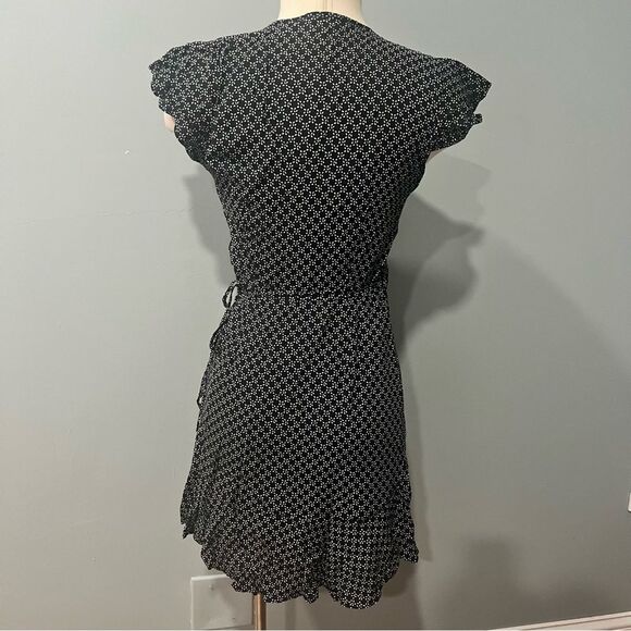 Abercrombie & Fitch Black & White Printed Short Sleeve Flutter Ruffle Wrap Dress - Picture 6 of 11